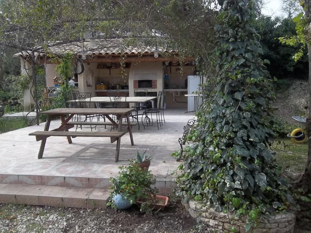 B&B Le Petit Frigouye Rochefort-du-Gard Exterior photo