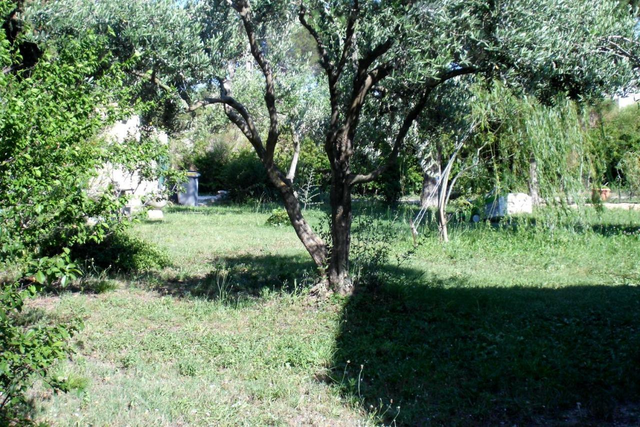 B&B Le Petit Frigouye Rochefort-du-Gard Exterior photo